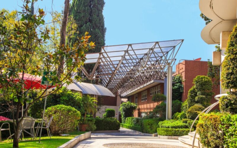 Monte Fenix - Spanish Delivered Treatment